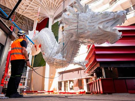 Msc World Asia, installata la megascultura del drago