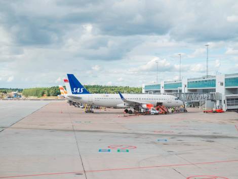 Eurocontrol: traffico aereo stabile, ma aumentano i ritardi