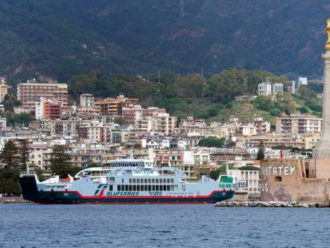 Nuova nave sullo stretto di Messina: è Athena di Bluferries