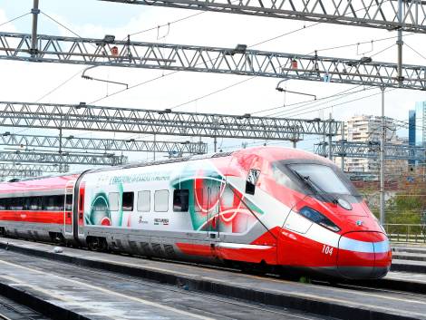 Fs, su treni e bus la nuova livrea dedicata alle Olimpiadi di Milano-Cortina 2026