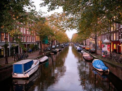 Amsterdam valuta il blocco totale delle crociere