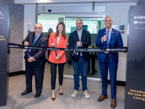 Da sinistra: Jimmy Morales, Chief Operating Officer, Miami Dade County; Sofia Lufinha, Chief Customer Officer, TAP Air Portugal; Frederico Pereira, CEO Avianca, Ralph Cutié, CEO Miami International Airport