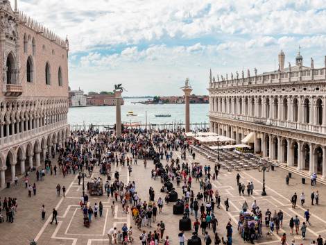 Venezia, tassa da100 euro sui turistiLa polemica