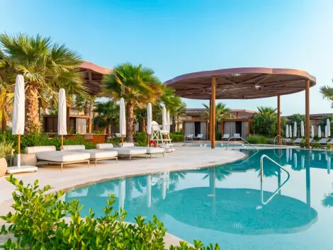 Raffles The Red Sea apre le porte a Shura Island