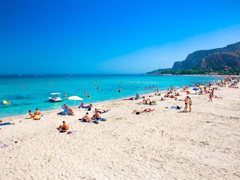 La Regione Sicilia: “Via tutti i tornelli e le staccionate dalle spiagge”