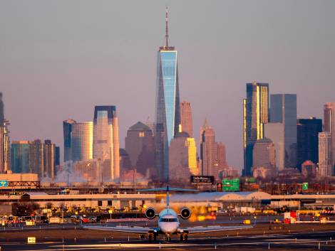 Shutdown negli Usa, la FAA riduce i voli di linea del 10%