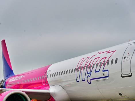 Wizz Air, utili in netto calo. E il titolo crolla in Borsa