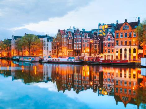 Overtourism ad Amsterdam: i cittadini denunciano il Consiglio comunale