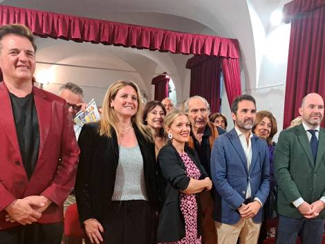 Un momento della serata con in primo piano i relatori dell’evento