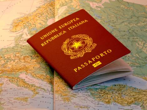 Passaporti, nuoveregole: addiobollettino postale