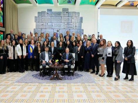 Il Presidente di Israele Isac Herzog incontra lo staff del Ministero del Turismo di Israele