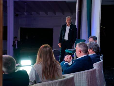 Obiettivo X sull’estateIl futuro in agenzia di viaggi