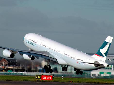 Tifone Ragasa: Cathay Pacific cancella oltre 500 voli