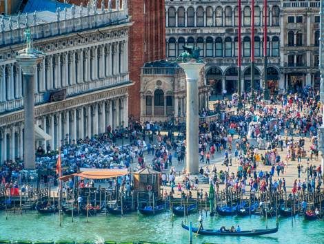 Ticket a Venezia, il sindaco Brugnaro: “10mila turisti in meno al giorno”