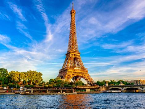 Alert caldo in Francia: Louvre e Torre Eiffel anticipano la chiusura
