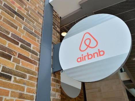 Airbnb e la cedolare secca: “Non si risolve l’overtourism con la legge di bilancio”