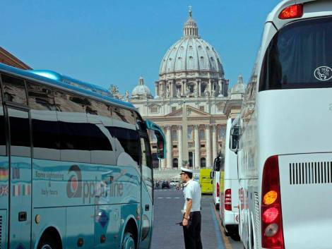 Bus turistici a Roma:torna la polemicasui costi della Ztl