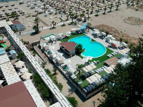 La piscina del Sabbia D’Oro Beach Club di Scanzano Jonico
