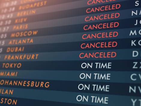 Diritti del passeggero che viaggia in aereo in caso di sciopero: guida completa 2026