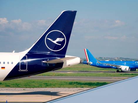 Eurostat: il conflitto non blocca il traffico aereo di aprile