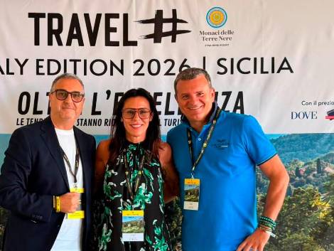 Nicola Romanelli, founder di Travel Hashtag Advisory; Gloria Armiri, Group Exhibition Manager Tourism &amp; Hospitality Division di IEG, Gian Marco Centinaio, vicepresidente del Senato