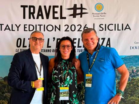 Nicola Romanelli, founder di Travel Hashtag Advisory; Gloria Armiri, Group Exhibition Manager Tourism &amp; Hospitality Division di IEG, Gian Marco Centinaio, vicepresidente del Senato
