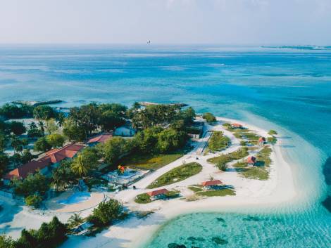 Maafushi, nella cui laguna sorge l’isola-avventura Vahmaafushi