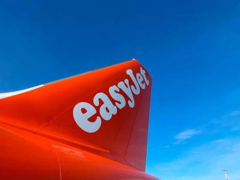 easyjet al fondo ApolloCastlelake si ritira