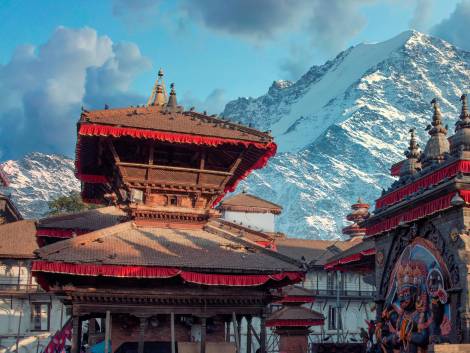 Nepal nel caos: scontri in piazza e aeroporto chiuso. Le indicazioni della Farnesina