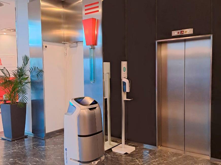 Il butler robot di UNAHOTELS