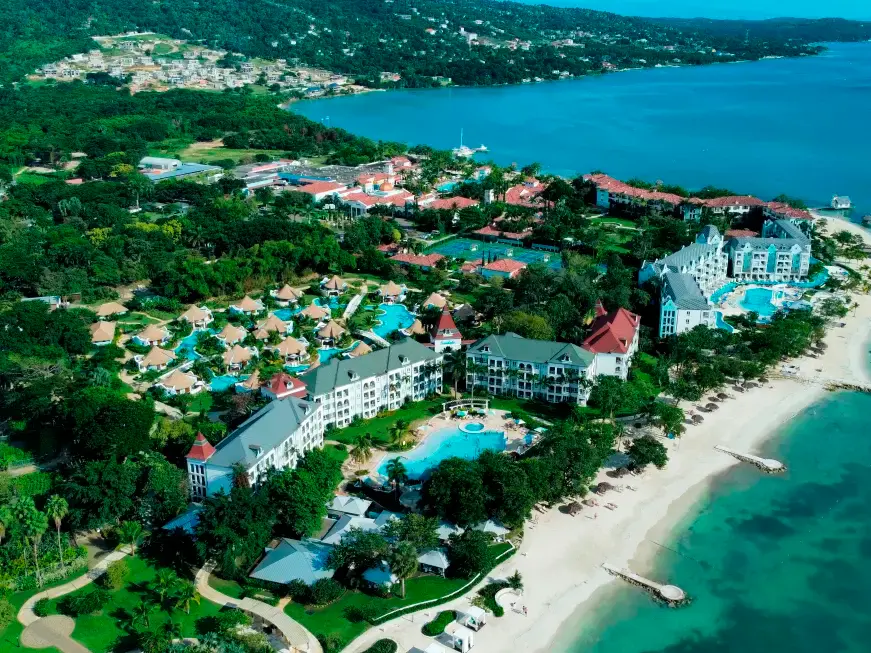 A Royal Caribbeanandrà il 50% diSandals Resorts