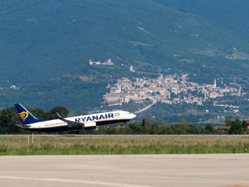 Ryanair modifica le ali dei B737 per risparmiare 65 milioni di euro l’anno