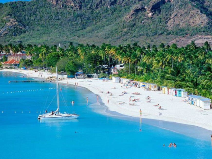 Turismo a gonfie vele per Antigua e Barbuda: boom di presenze in luglio