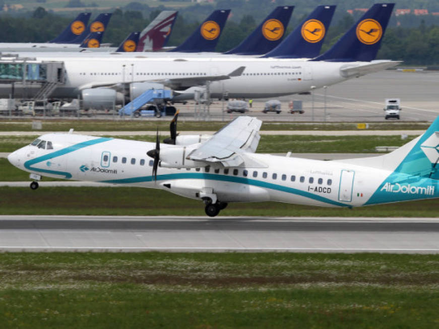 Air Dolomiti non si toccaLa promessa Lufthansa