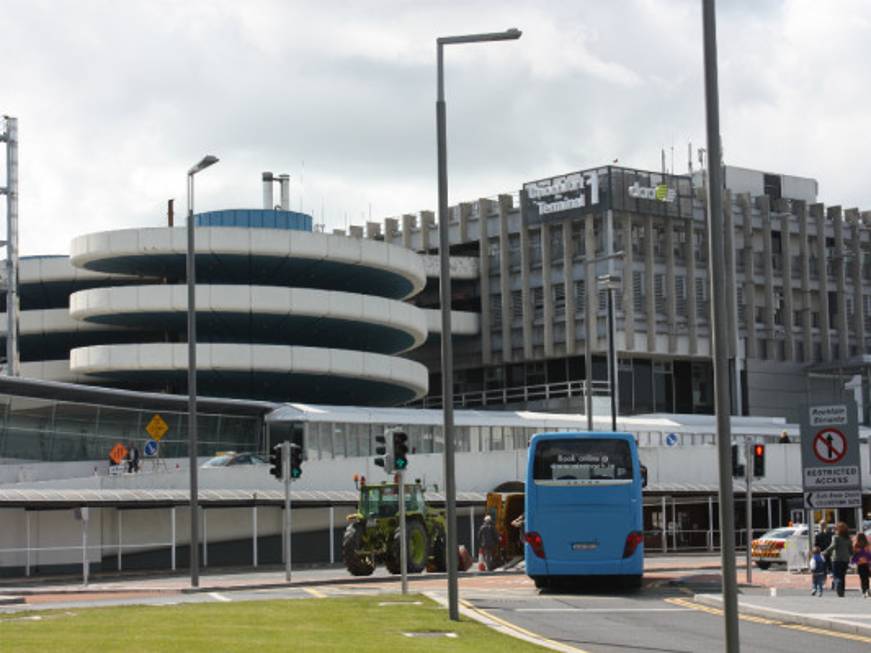 Ophelia arriva in Scozia, l&amp;#39;aeroporto di Dublino torna operativo