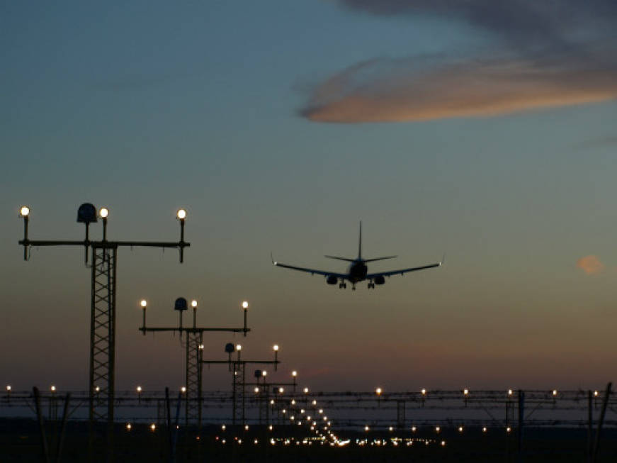 Un legame complicato: il fuel per le crociere fa aumentare i prezzi dei biglietti aerei