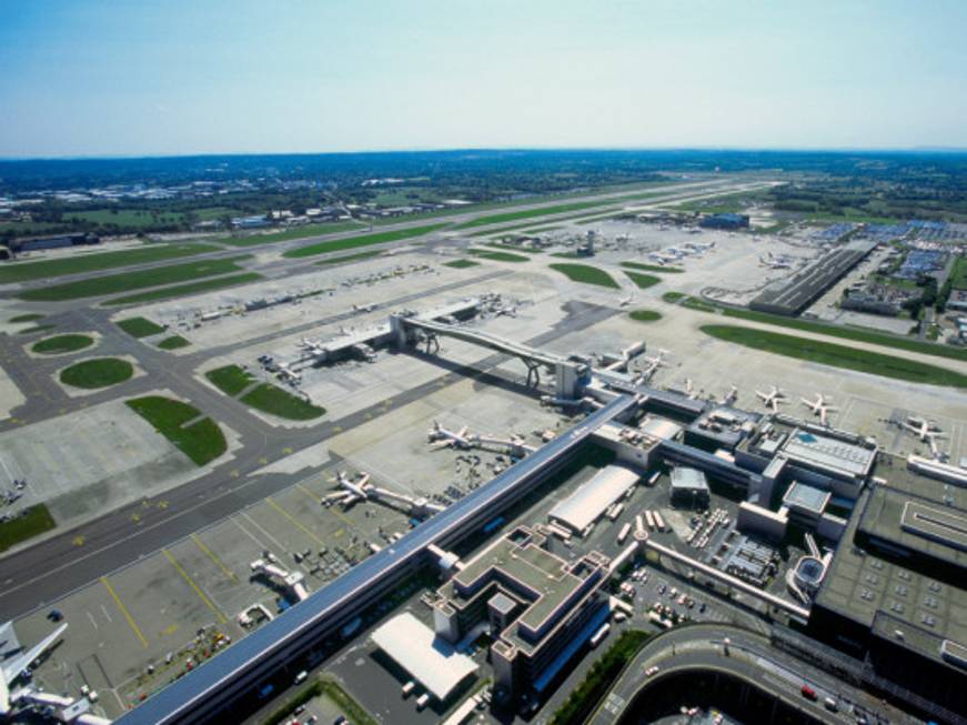 Londra, Extinction Rebellion protesta all’aeroporto di Gatwick: possibili disagi