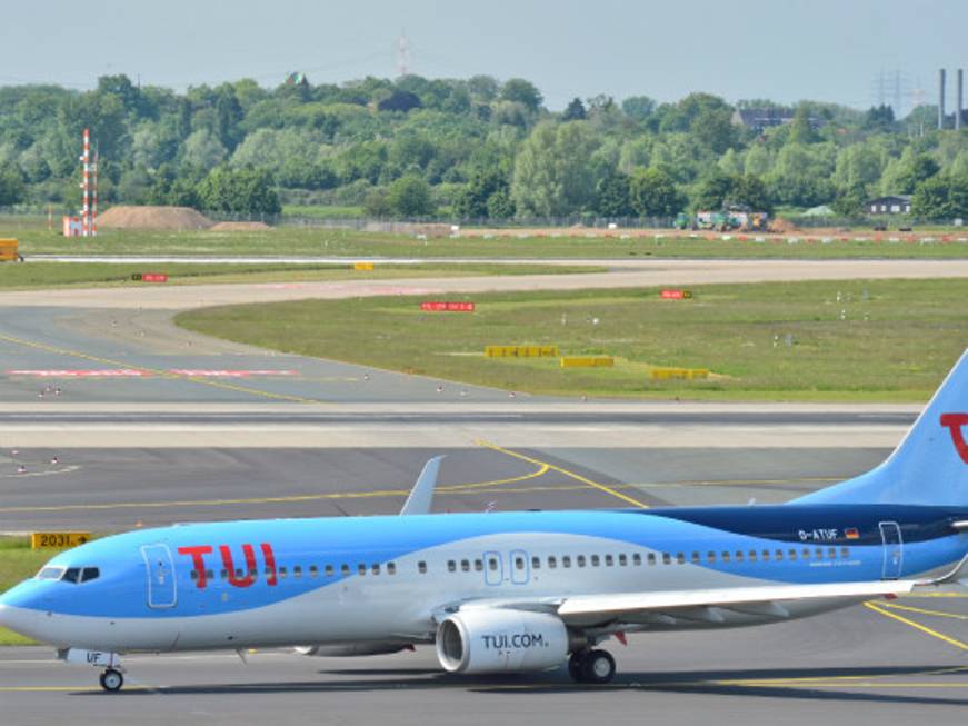 Tui Airways: stop alla mascherina sui voli per l'Inghilterra