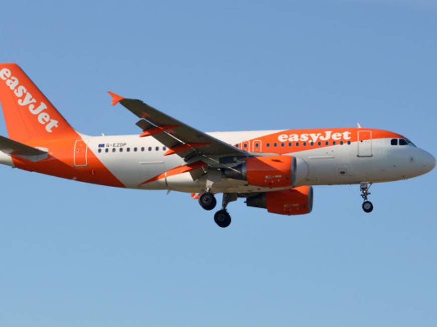 Il calo degli utili non frena easyJet, previsto un altro aumento della capacità