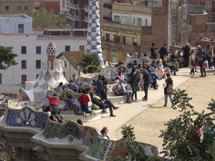Barcellona, un altro freno all’overtourism: limitato il numero dei gruppi organizzati