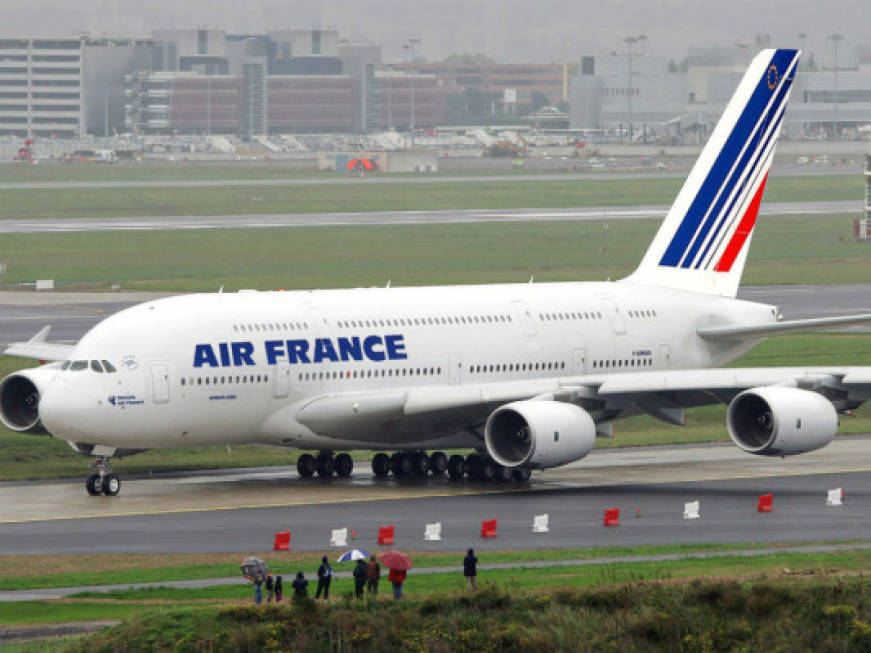 Air France, assistenza ai clienti h24 via Facebook e Twitter