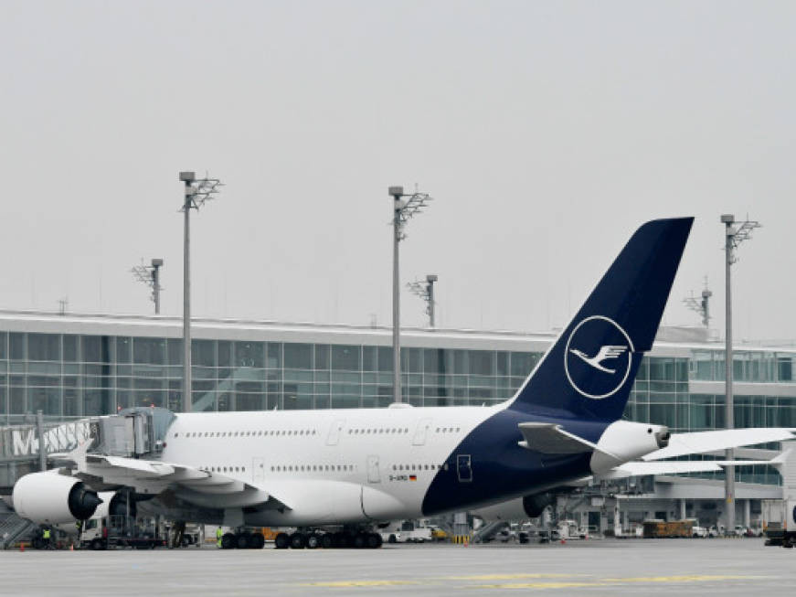 Lufthansa: scure sui voli anche nel mese di aprile