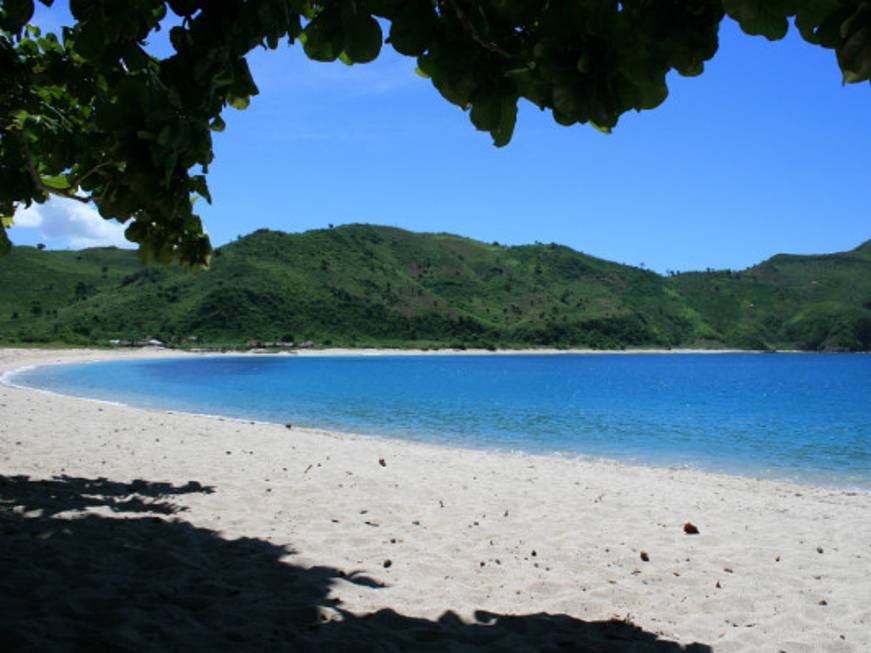 Indonesia: erutta il vulcano a Lombok, annullati i voli su Bali