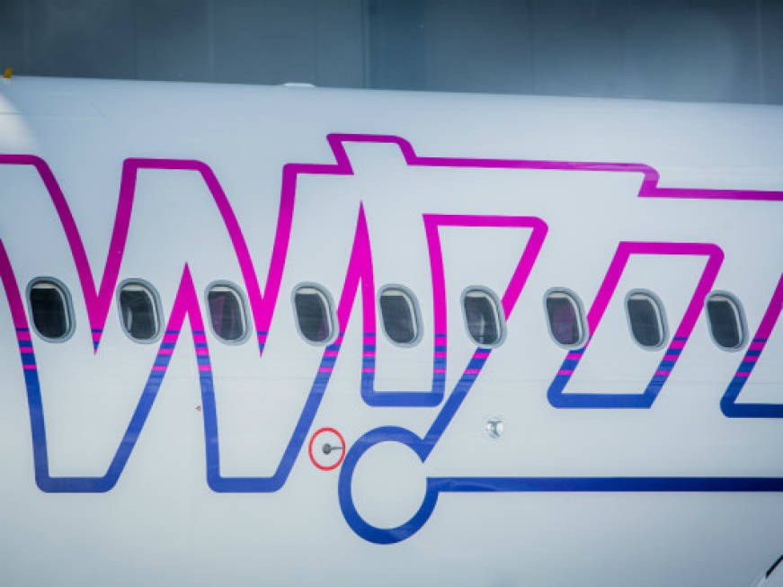 Wizz Air contiene i danni: rosso da 108 milioni nel trimestre