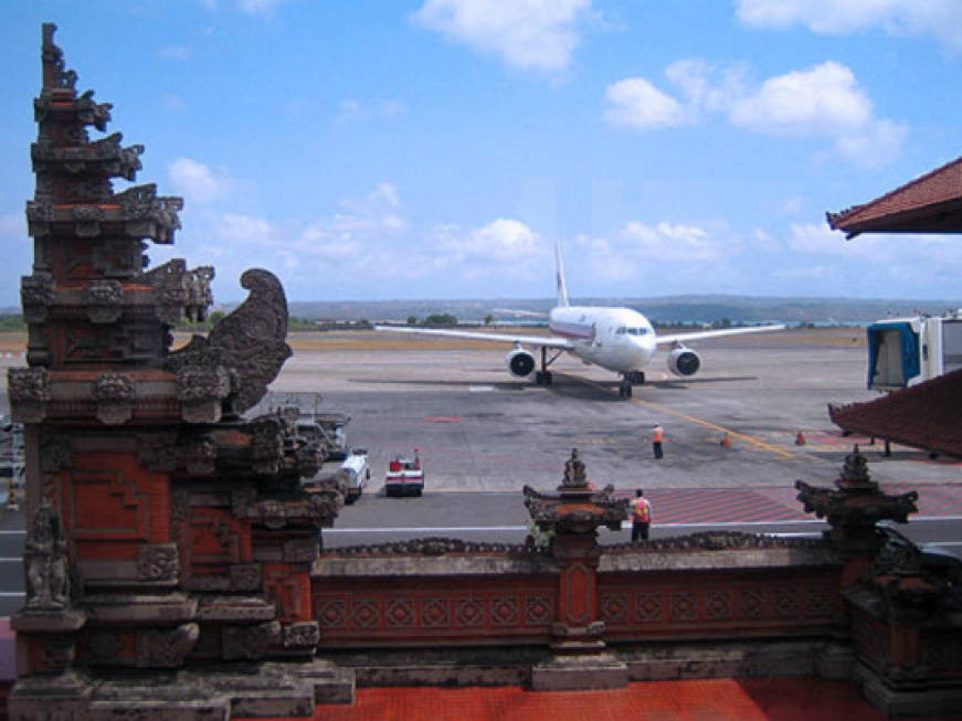 Farnesina su Bali: &quot;Situazione in costante evoluzione&quot;. Riaperto l'aeroporto