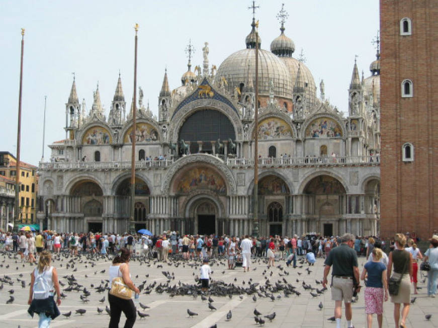 'Mordi e fuggi' a Venezia: aumentano gli arrivi, ma il fatturato scende del 15 per cento