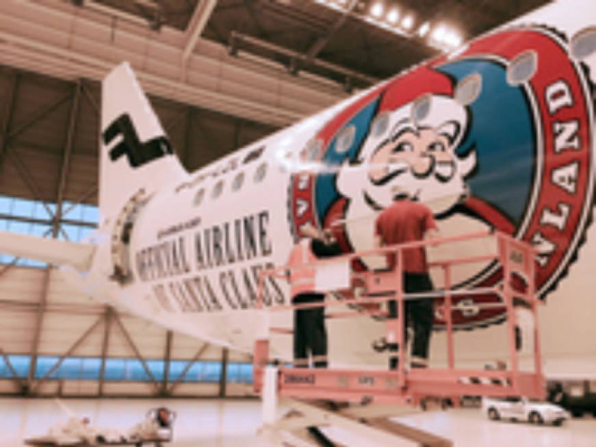 Babbo Natale in volo con Finnair, svelata la nuova livrea speciale