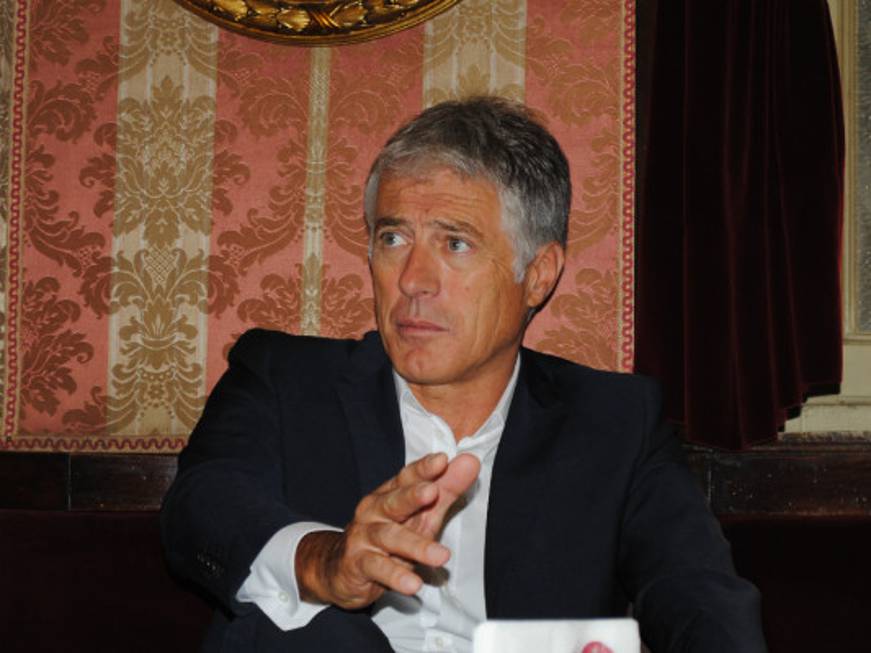 Quando Francoprende le distanze