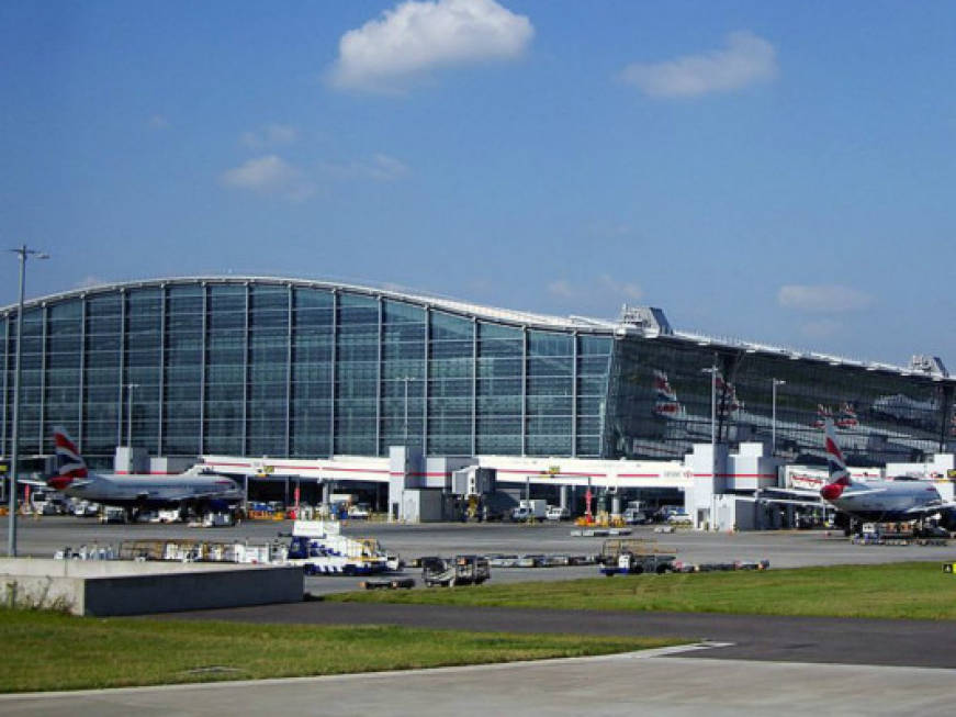 Heathrow: le limitazioni ai voli proseguiranno fino a ottobre