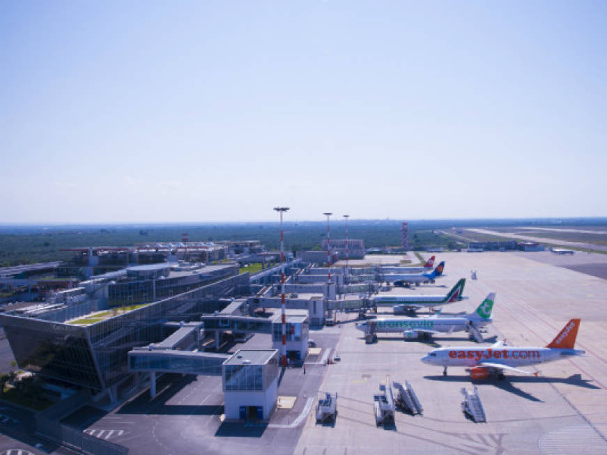 Aeroporti di Puglia, estate a segno positivo: pax a &#43;10%